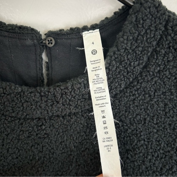 Lululemon Black Textured Fleece Embroidered Logo Cropped Tee/Top Size 4 - Picture 9 of 14